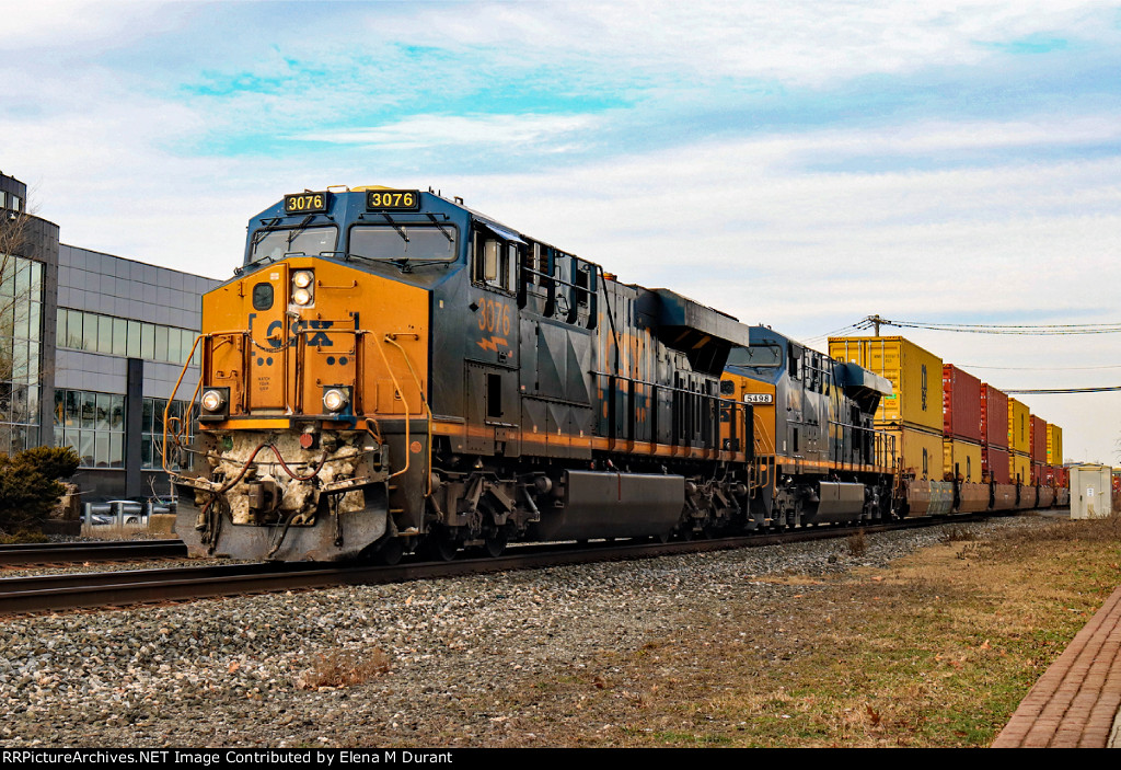 CSX 3076 on I-168